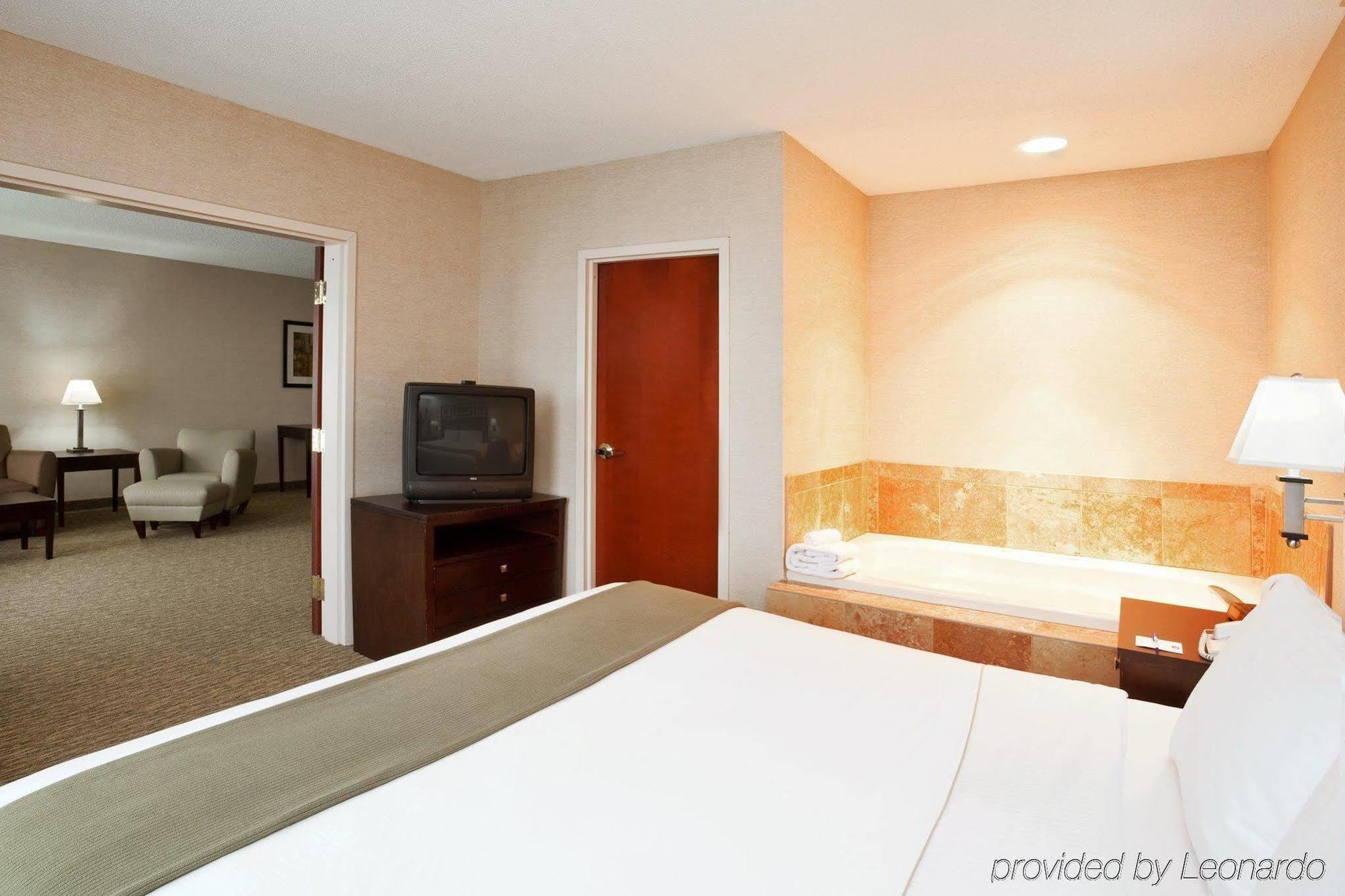 Holiday Inn Express Hotel & Suites Cleveland-Streetsboro By Ihg Экстерьер фото